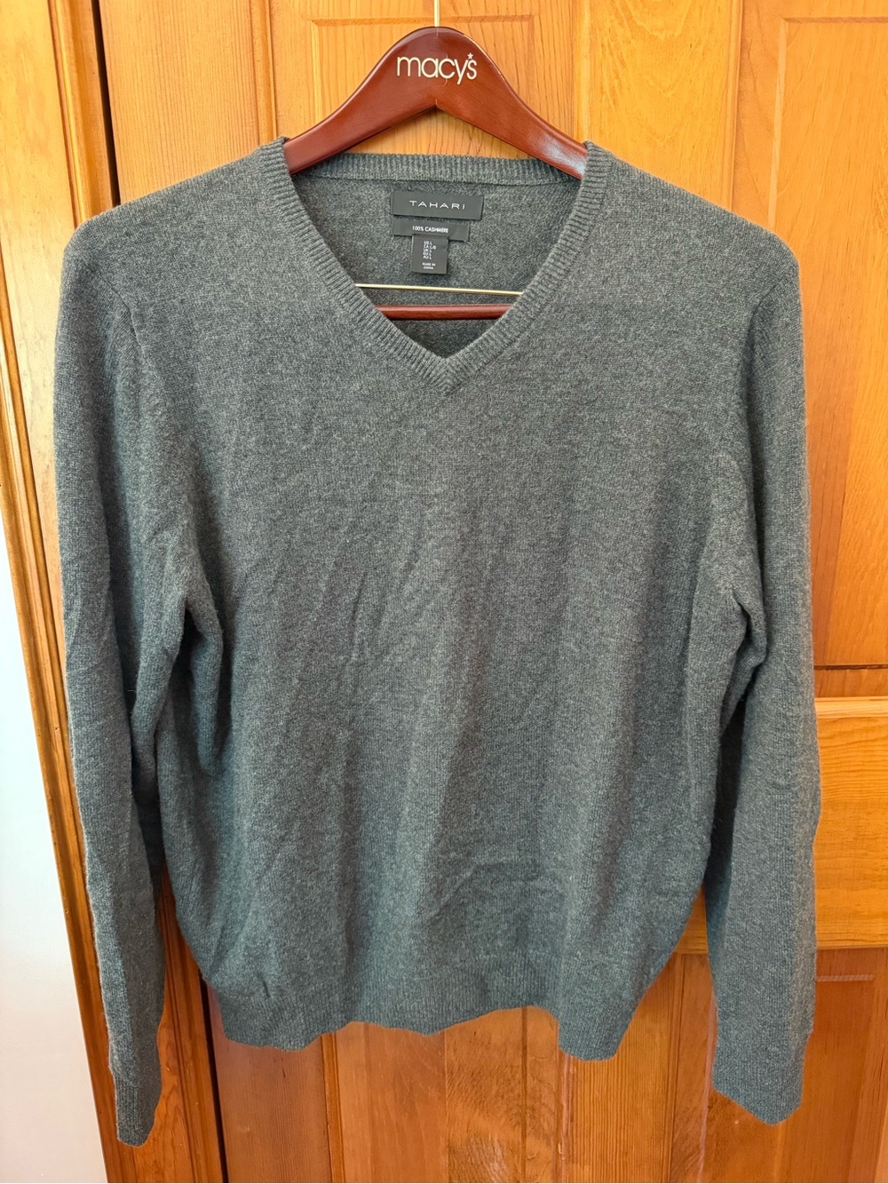 Tahari Men’s V-Neck Cashmere Sweater in Olive Green
